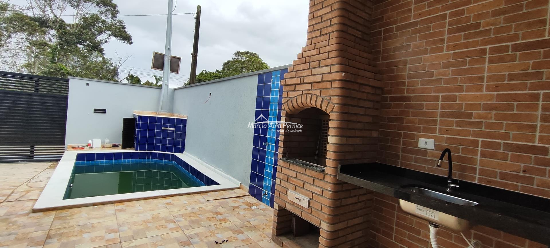 Casa nova com piscina