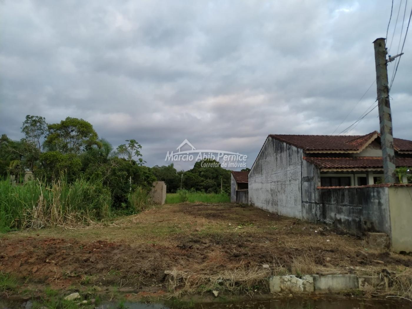 Terreno á venda em Peruíbe