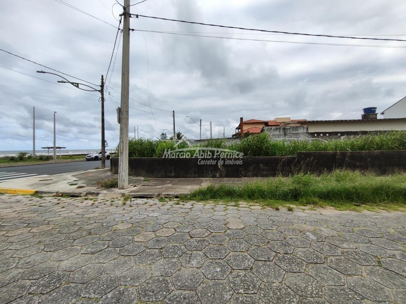 Terreno de frente para o Mar