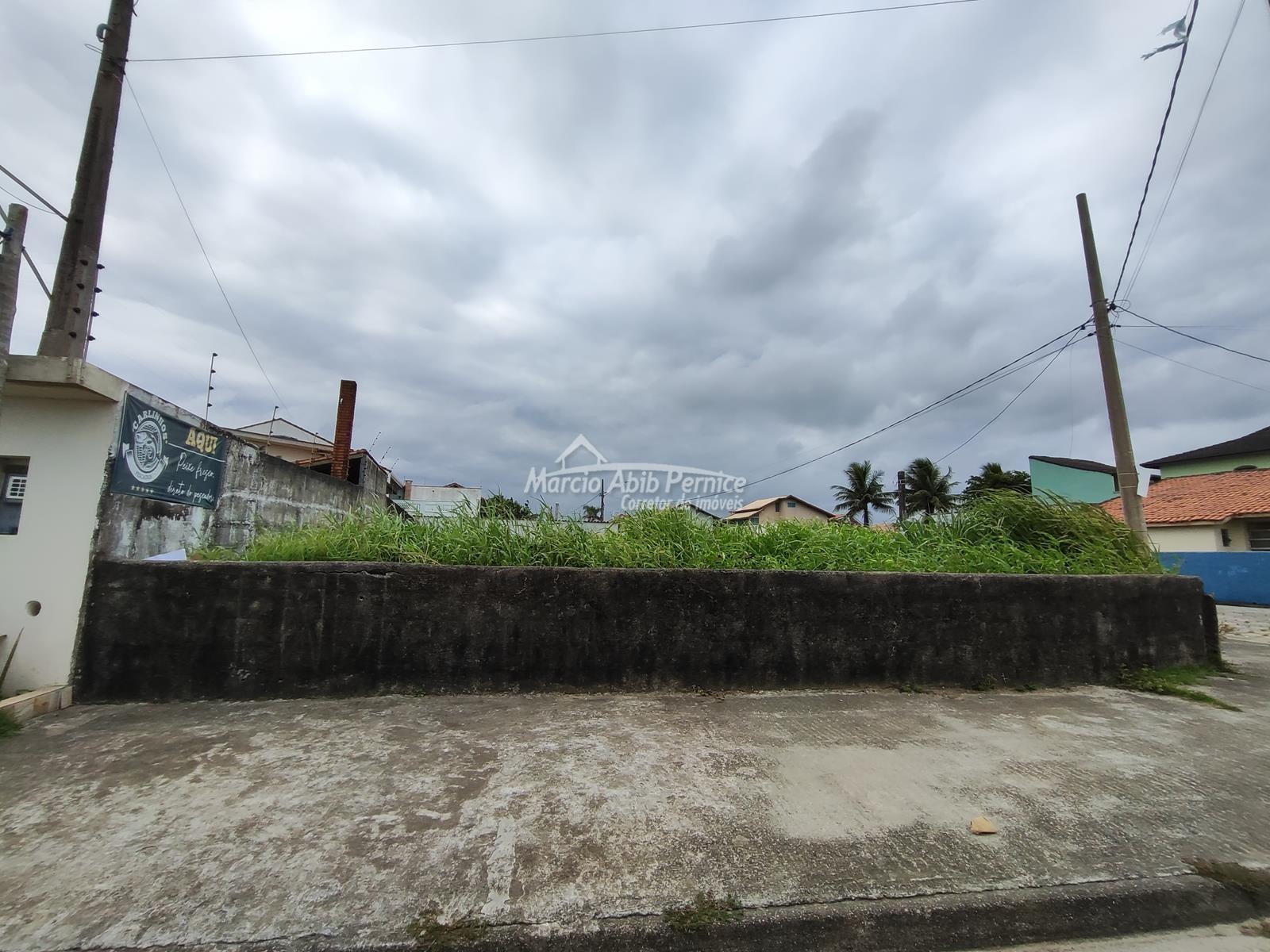 Terreno de frente para o Mar