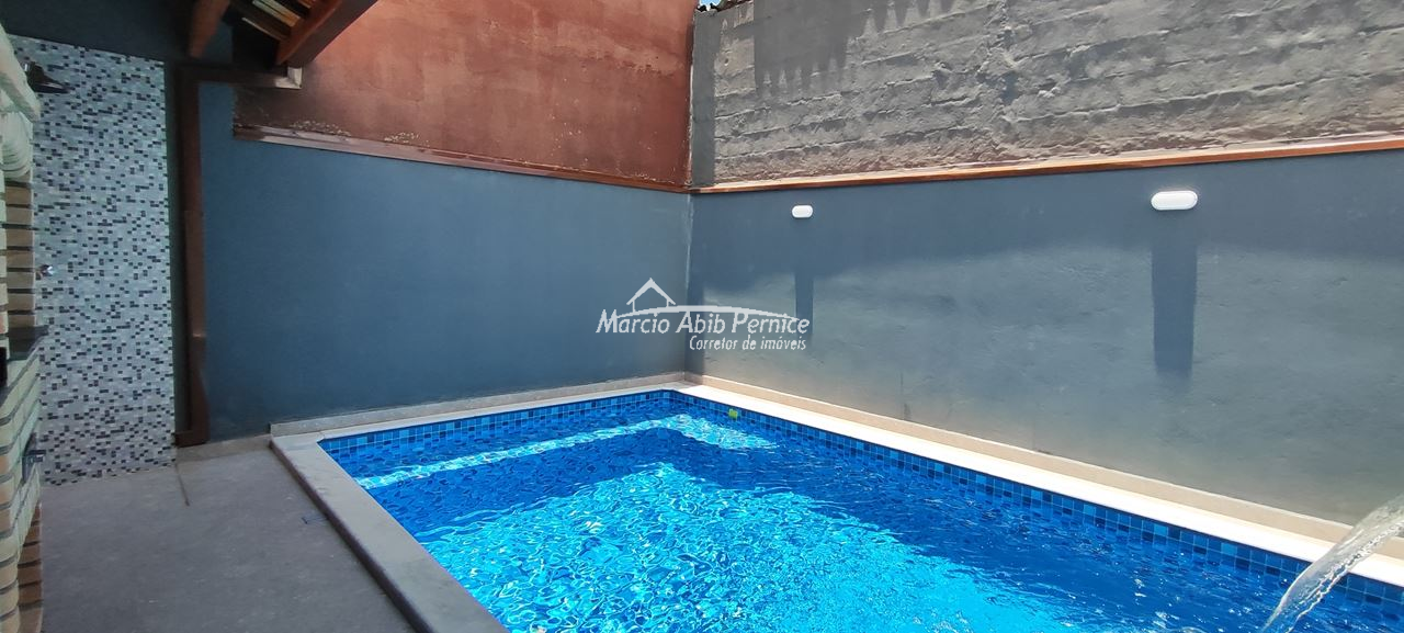 Casa nova com piscina á venda