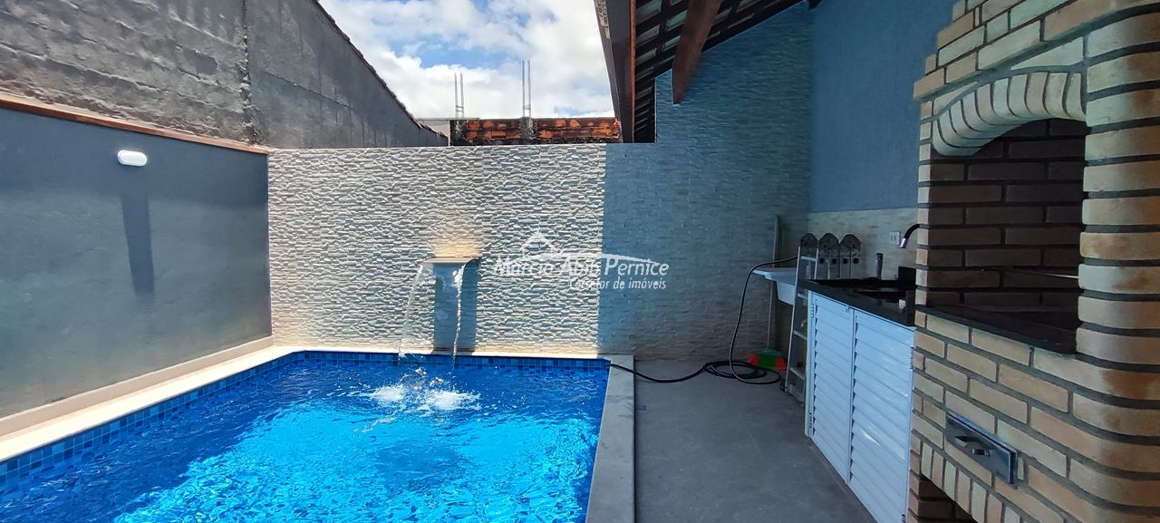 Casa nova com piscina á venda