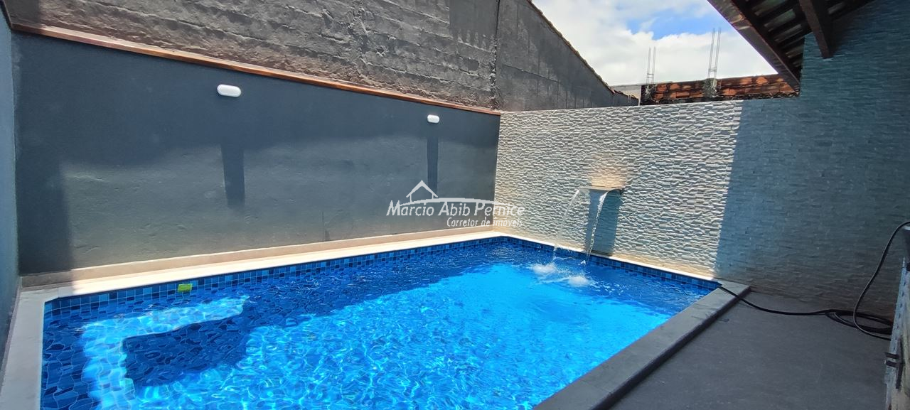 Casa nova com piscina á venda