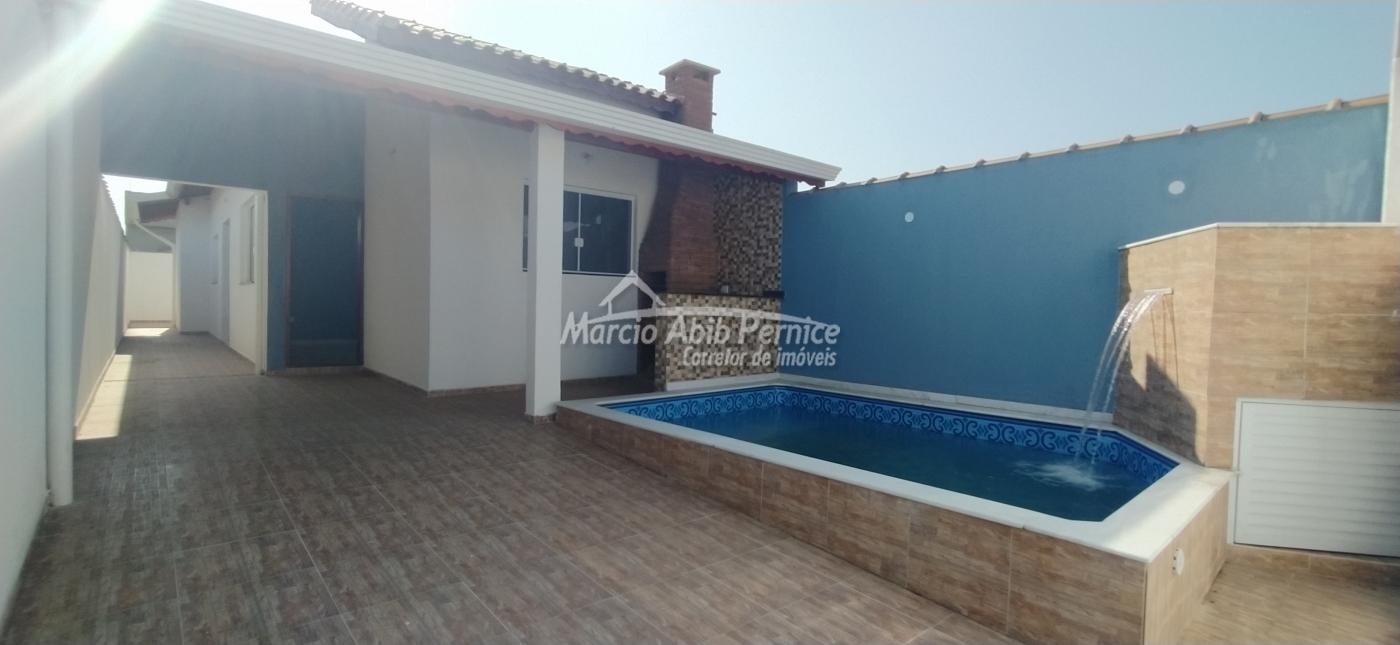 Casa nova com piscina